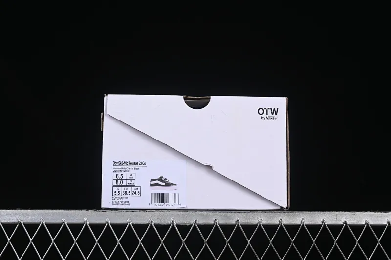 All categories Vans Vans series Vans Mid Vans China HommeGirls x Vans Sk8-Mid Fashionable and versatile mid-top casual vulcanized sneakers VN000NBNCJK